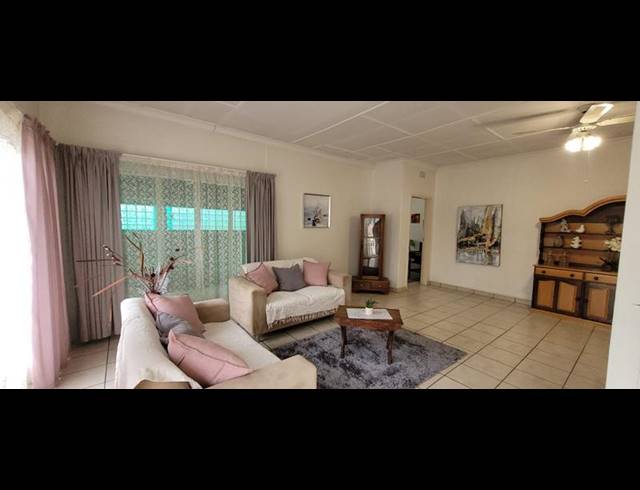 3 BEDROOM HOUSE FOR SALE IN SOUTH CREST
